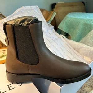 Chelsea boots BRAND NEW IN BOX